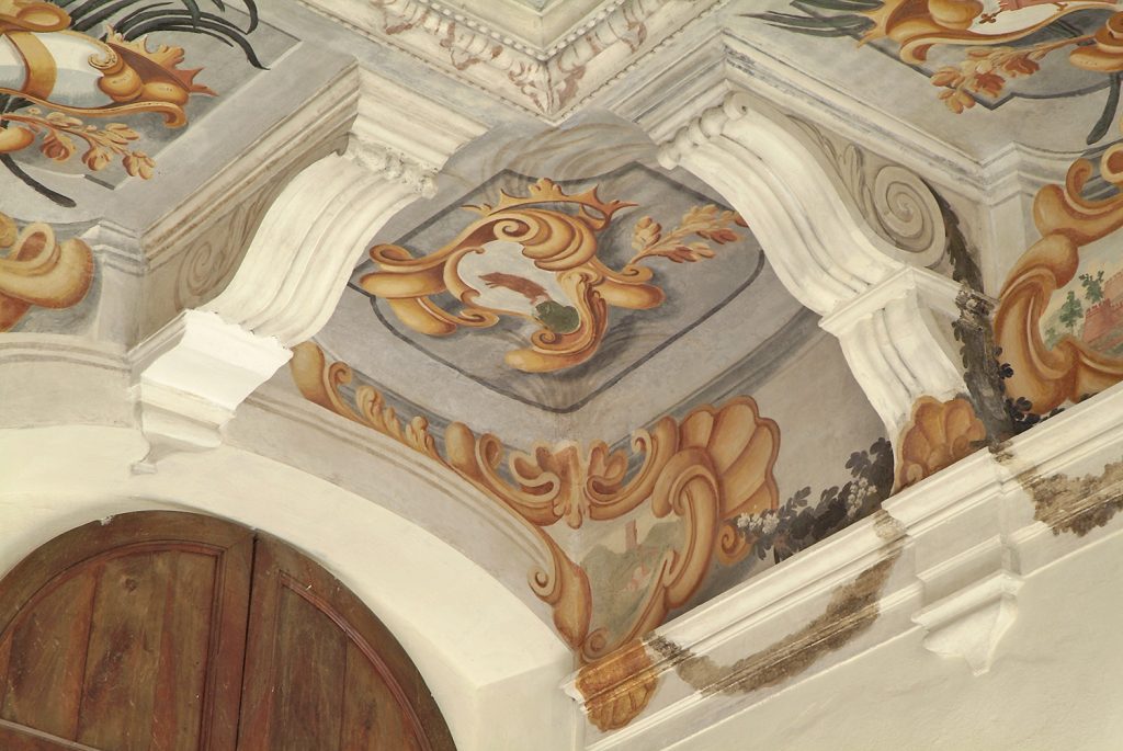 Particolare: soffitto scalone dopo il restauro