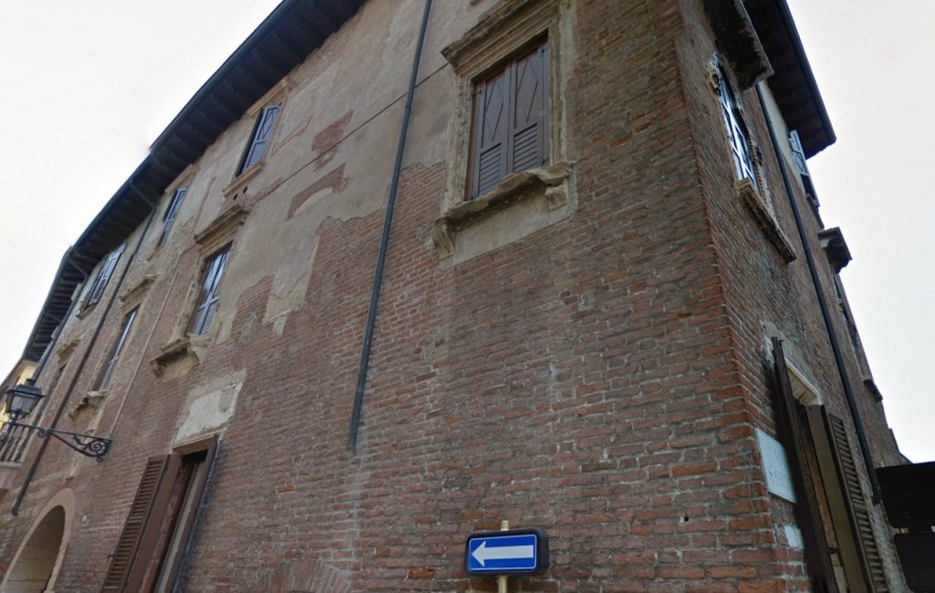 Palazzo Pellegrini Trabucchi Verona sec XIV facciata prima dell intervento