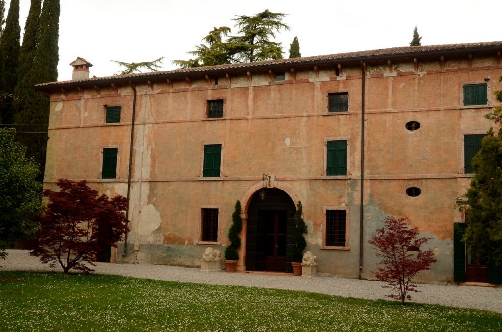 Villa Carrara Grezzana prospetto principale prima del restauro