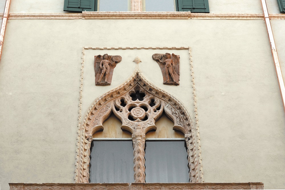 DOPO Restauro facciata Palazzo Contarini Vanzetti Verona particolare
